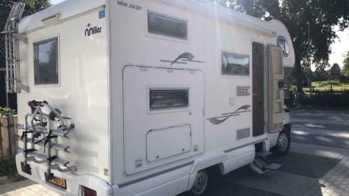 Geräumiger und gemütlicher Fiat, Festbett, Klimaanlage, Fahrradträger, Solaranlage