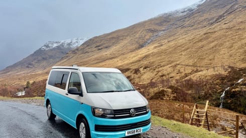 Rogue Five – Top Spec Volkswagen T6.1 | Comfortable & Slick | Sleeps 4