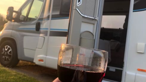 Wanderlust – Modern 6-Berth Motorhome with 5 Seatbelts - Your Adventure Awaits!