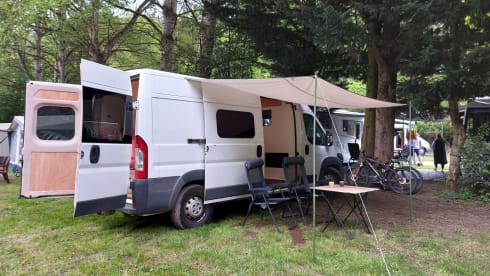 Boxy – Spacious off-grid bus camper 'Boxy' 2/3 pers. (2014)