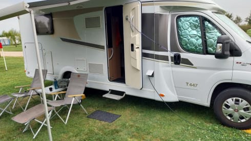 Camper FIER – Spacious 2/3 person Camper (Carado T447) from 2018 with standing height 2.08m