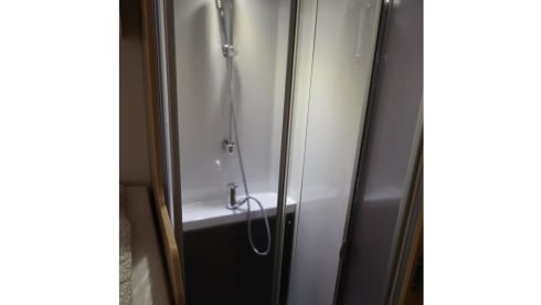 Billy – Hymer Carado with length beds, very suitable for tall people