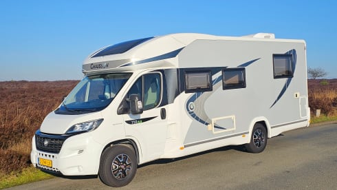 Titanium – Luxury 4 person Camper (extra air conditioning, smart TV, Alpine navigation/radio)