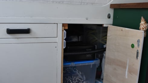 Barry – Unique off-grid oldtimer Mercedes 508 camper