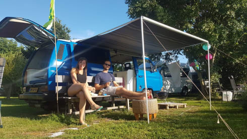 Mr. Blue Sky  – Retro VW T3 bus camper