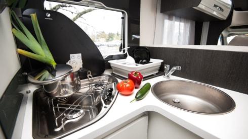 Kronos 284TL – Autocaravana en Alicante/ Torrevieja desde 100€/noche — ¡Vuela y conduce!