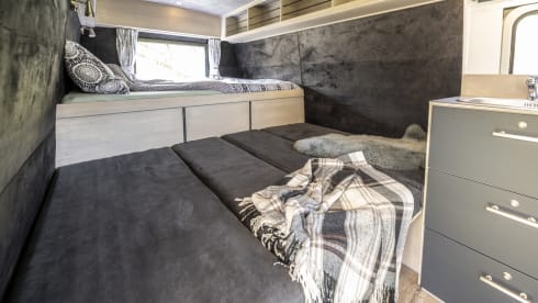 Leonardus – Leonardus - fire brigade camper Mercedes 4-p