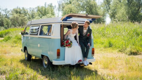 Brum – Volkswagen T2 baby blue with 6 cylinder