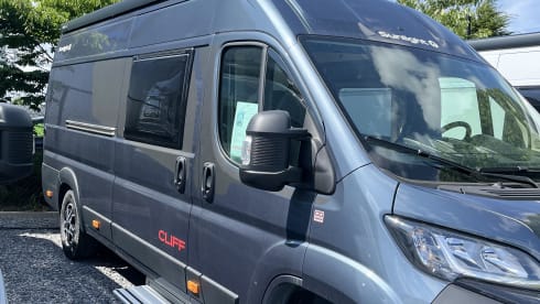 2p Sunlight bus uit 2026