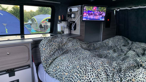 Hercules  – Gloucestershire, 4 berth VW campervan 2015 (TV, microwave & awning)