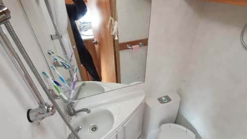 6 Berther get away – Family Motorhome 6 berth