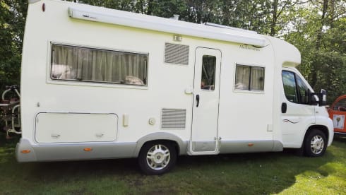 4p semi-integrated camper
