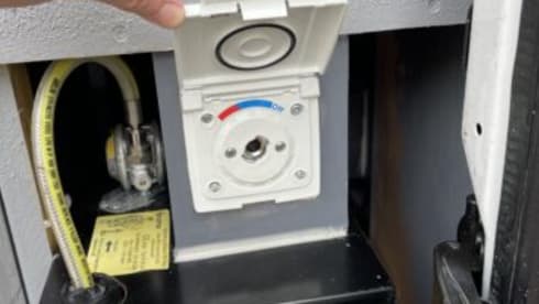 Vida the Van – Vida the Van – Adventure ready, off grid, VW Crafter LWB family campervan