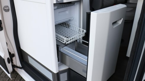 4 personen  – 4p VW GRAND CALIFORNIA automatic all luxury toilet and shower BJ 2022