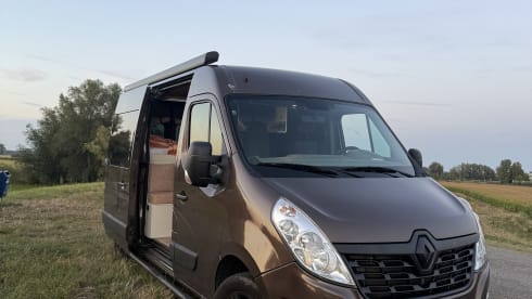 ColumBus  – Off-Grid Campervan | Stylish 