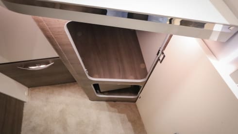 SimplyTheBest – 5p (4+1) McLouis semi-integrated 2024 Peugeot 165PK
