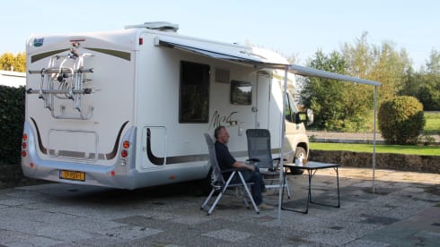 Super nice Mc Louis 4 person camper with various extras