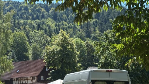 Juan de Jumper – Avontuurlijke zelfbouwcamper te huur