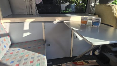 4p Volkswagen campervan uit 2000