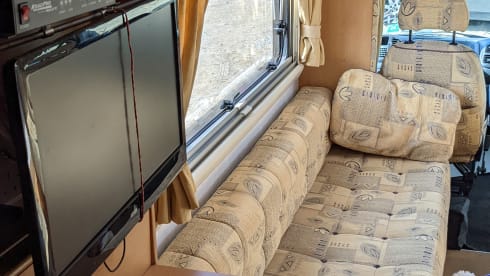 Kernow Explorer – Family motorhome for 4 in the heart of Cornwall