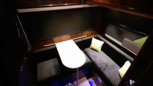 Mo – Fully loaded off-grid sports / touring home
