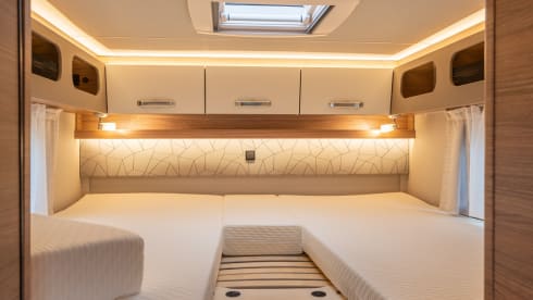 Pepper 3 Mercedes Benz – Super Mercedes Benz camper with TV, air conditioning and automatic transmission