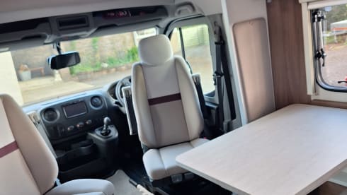 Hamish – Hamish - Scottish Luxury - Spacious 4 Berth Renault Luna 2018