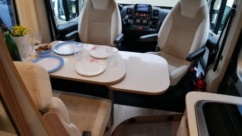 Dreamer D55 6 mtr, 4 sleeping 4 seats, bunk bed, 6 mtr.
