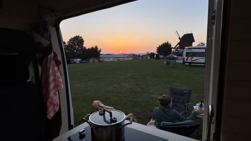 Camp en jo – 4p Peugeot bus uit 2025