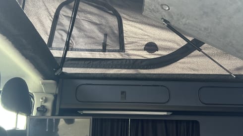 Roma – Vauxhall Vivaro Wohnmobil mit 4 Schlafplätzen, langer Radstand