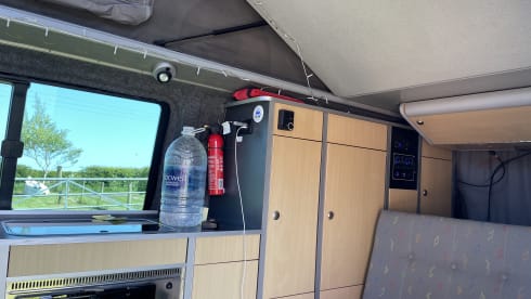 Magic – 4 berth Volkswagen T5 LWB Campervan