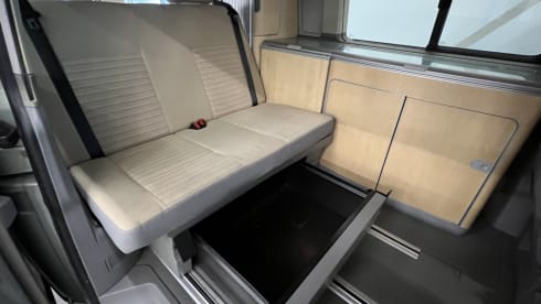 Luigi – Volkswagen California 2005 with lifting roof 4P