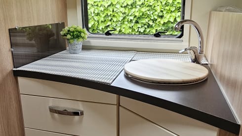 Leuke en gezellige camper – 5p Giottiline semi-integrated uit 2021