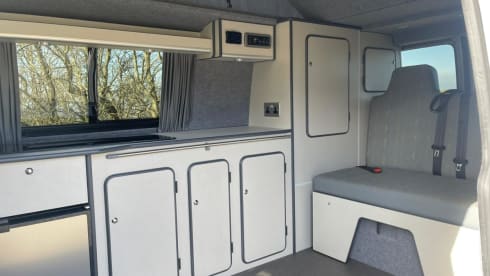 Misty  – *RECENTLY UPGRADED* Fully Heated/ Air-conditioned VW T5 4 berth  Campervan