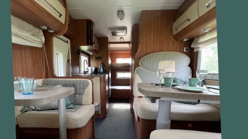 Doe een aanvraag!  – This camper (including rental account) is for sale! 