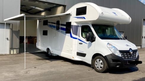 Spacious family camper