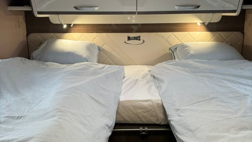 Mobilynn – Splinternieuwe McLouis Carat integraal 870 (4p)