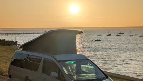 Alph – Cute Campervan 3 berth Toyota Alphard Auto