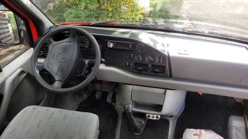 Big Red – 4p Volkswagen bus from 1999