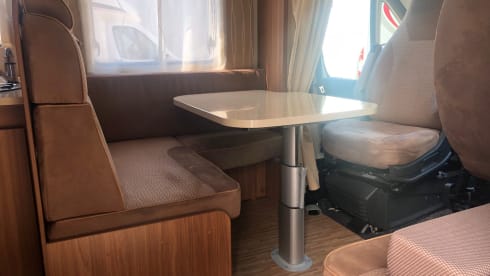 Bennie – Fiat Ducato Carado T449 with queen bed