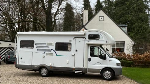 Hymer-Nischenwohnwagen für 6 Personen aus dem Jahr 2001