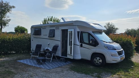 Roxi – Dethleffs Semi-integrated 4p from 2021 (Very nice and complete)