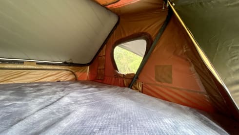 🏕️ Adventure on wheels – Jeep with luxury Vickywood roof tent