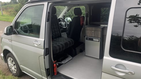 Silver Surfer – VW T6 camper ~ 4 Berth ~ insurance included 