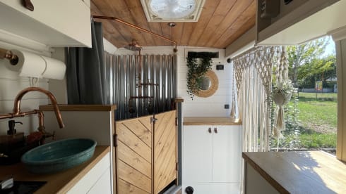 Vangogh – Unique van !!