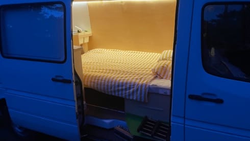 Billy – 2p Mercedes-Benz campervan from 2001
