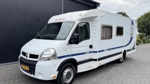 Dethleffs semi-integrated uit 2006 – 4p Dethleffs semi-integrated from 2006