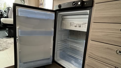 MINDY – 2022 Luxury 4 berth Elddis Magnum GT Motorhome