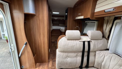Esprit – 2p Dethleffs semi-integrated camper from 2014