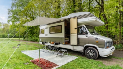 The Dude – Awesome retro camper from 1990